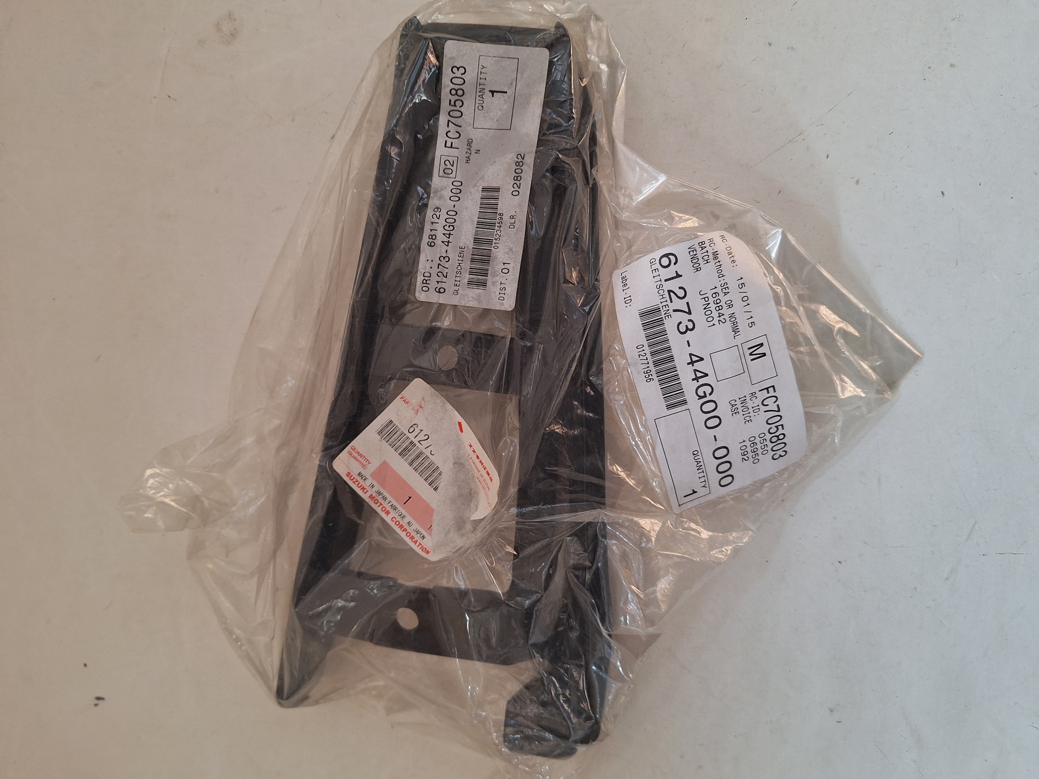 Picture of SUZUKI  GLEITSCHIENE  61273-44G00